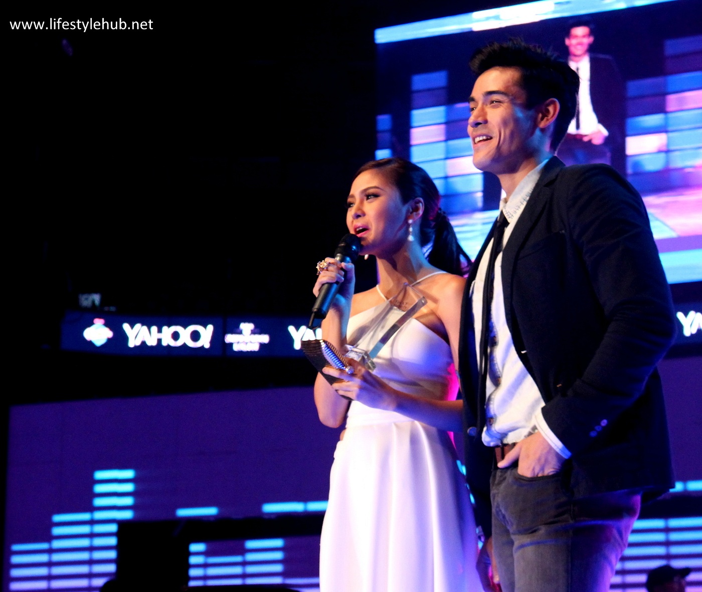 kim chiu and xian lim at the yahoo awards kim chiu and xian lim at the yahoo awards